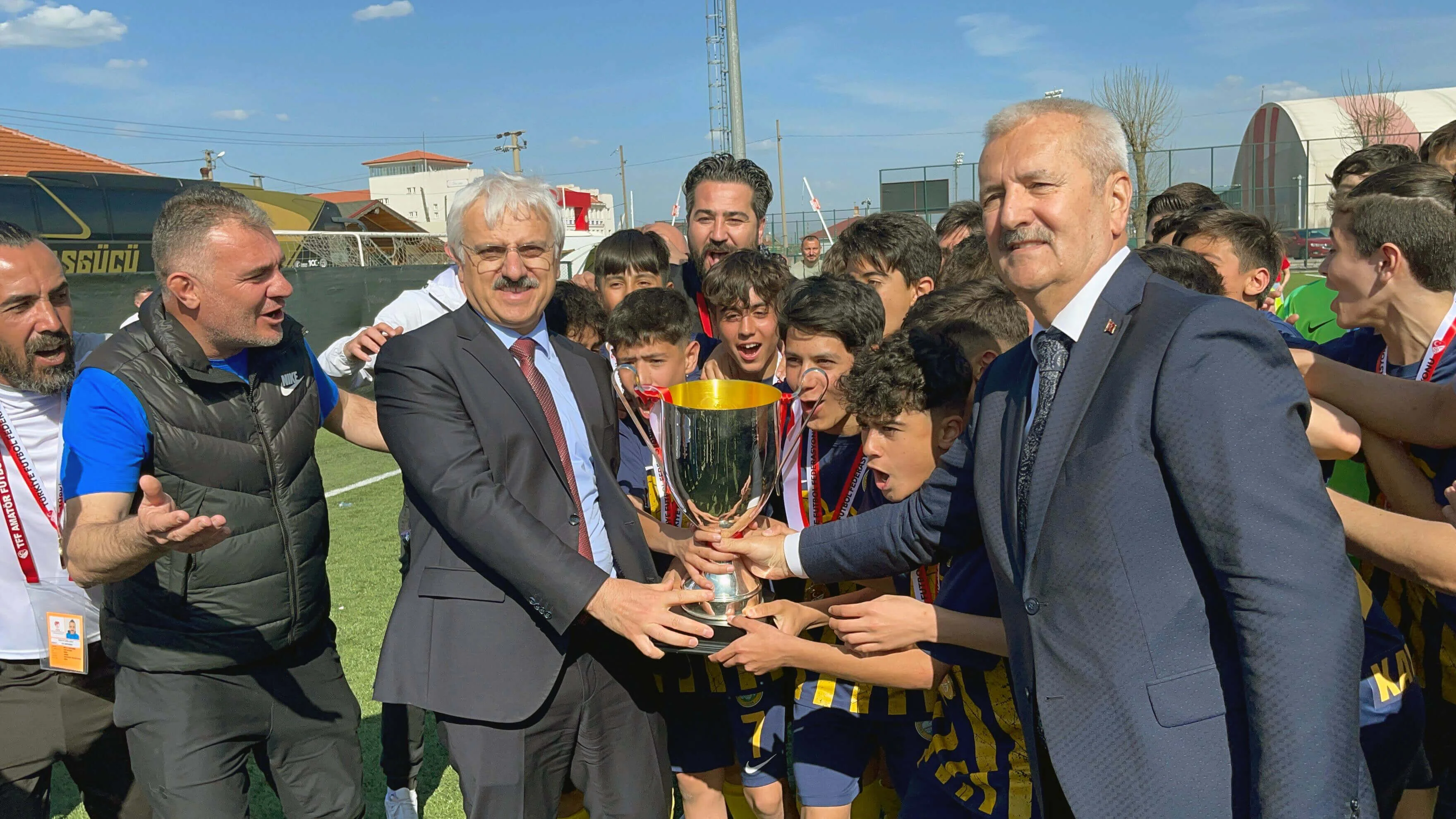  Talasgücü Belediyespor U-14 Türkiye şampiyonu